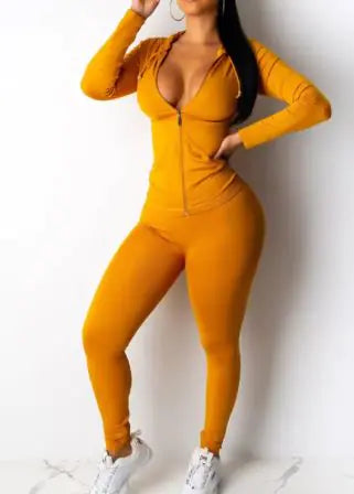 Conjunto de Dos Piezas con Capucha