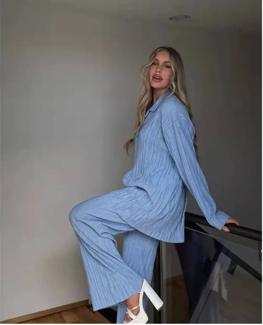 Conjunto de Dos Piezas Seda Efecto – Top y Pantalón Plisado