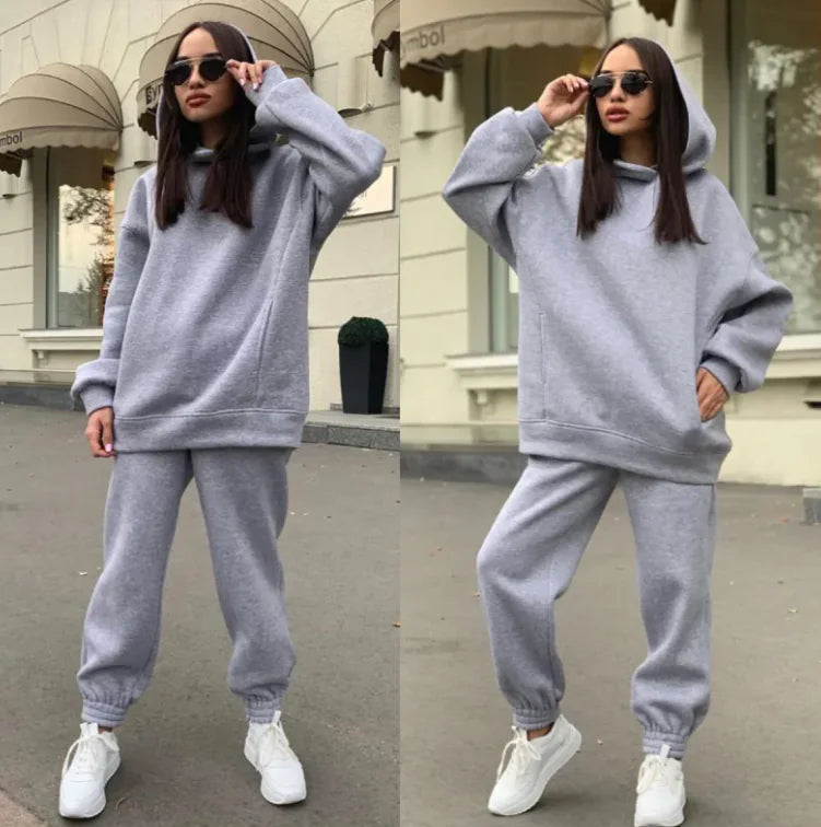 Conjunto de Suéter con Capucha y Pantalones