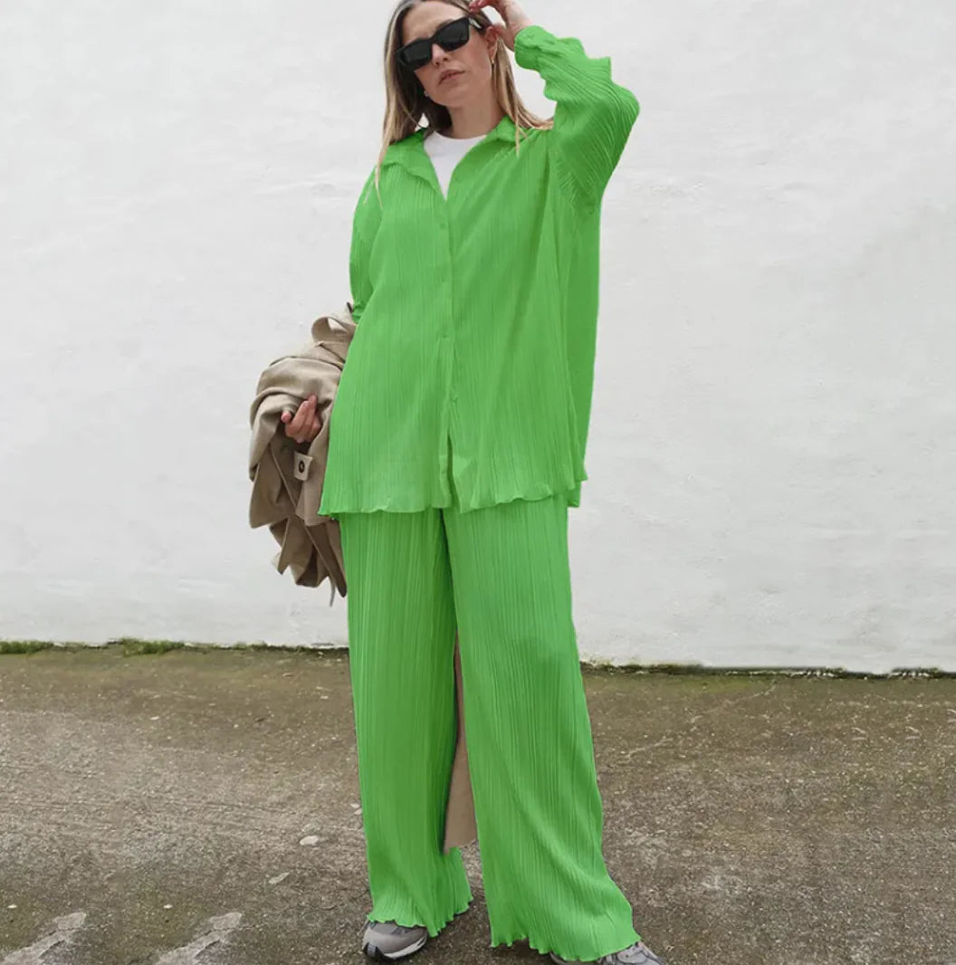 Conjunto de Dos Piezas Seda Efecto – Top y Pantalón Plisado