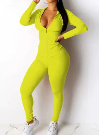 Conjunto de Dos Piezas con Capucha