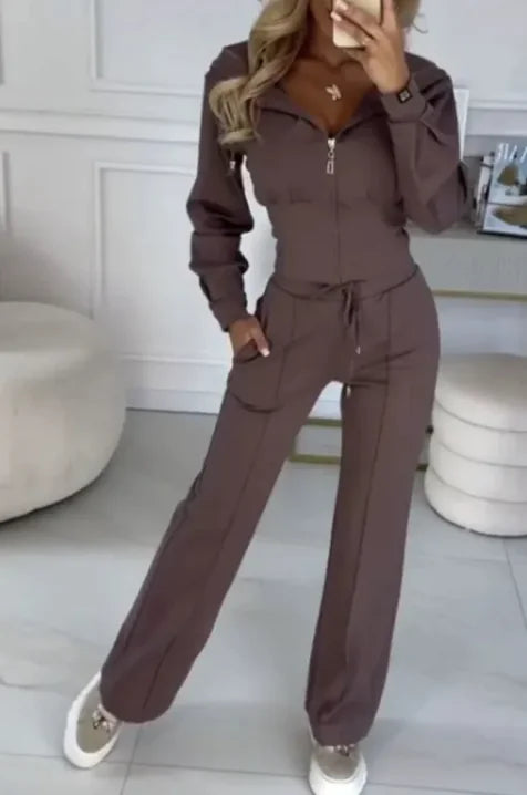 Conjunto Chaqueta con Capucha y Pantalón
