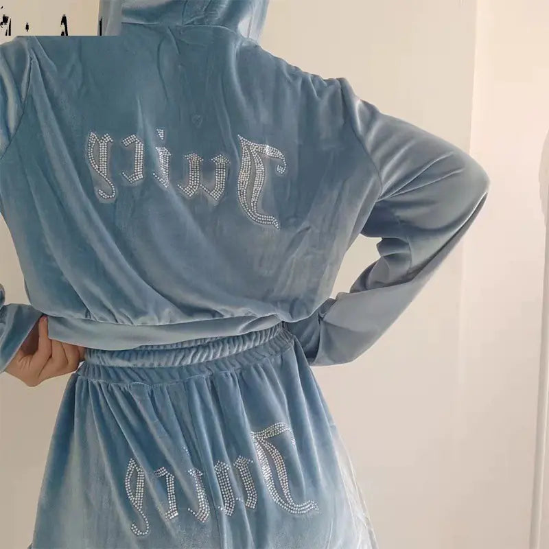 Conjunto Juicy de Terciopelo y Pedrería