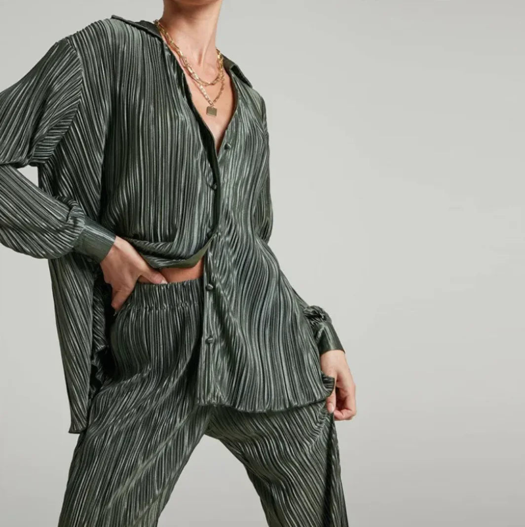 Conjunto de Dos Piezas Seda Efecto – Top y Pantalón Plisado