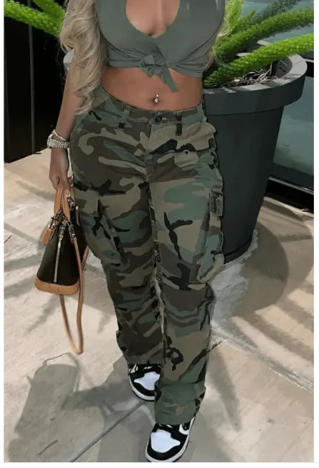 Pantalones Cargo Camuflados de Corte Recto y Cintura Alta